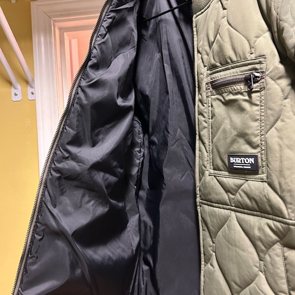 Olive Green Burton bomber style jacket
Worn less than 5 times - Picture 4 of 4